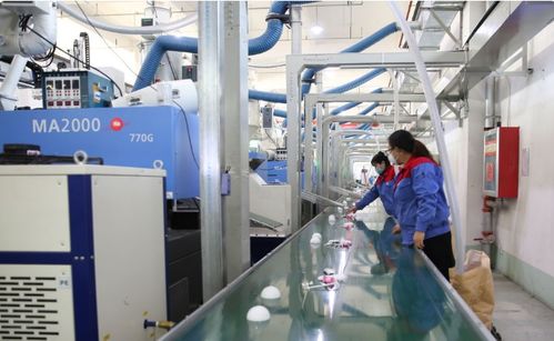 央媒聚焦山東復工生產 云招商、錯崗上班與隔斷就餐的創新實踐